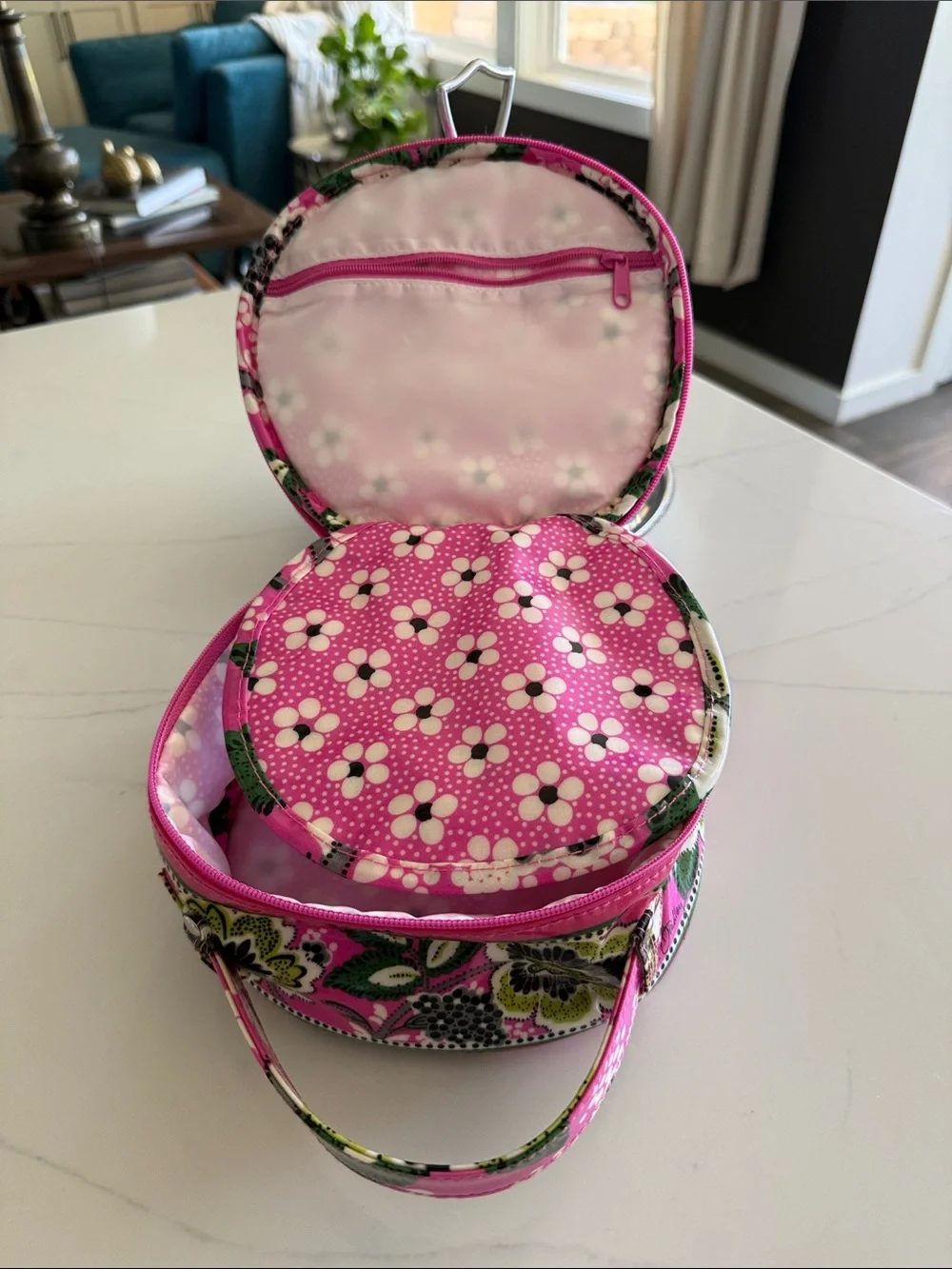 Vera Bradley Round Pink Floral Cosmetic Case with Top Handle NWOT